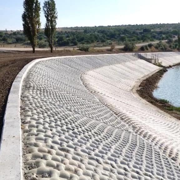 Geotextile Grout Filled Mattresses used around a body of water